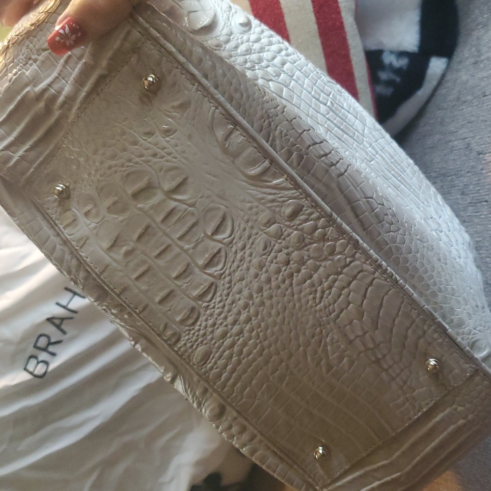 Brahmin. AMY SEASHELL Crocodile Embossed Shoulder Bag. NEVER USED With regist - Picture 4 of 10